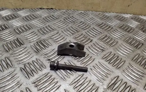 Volkswagen Crafter Fuel Injector clamp holder