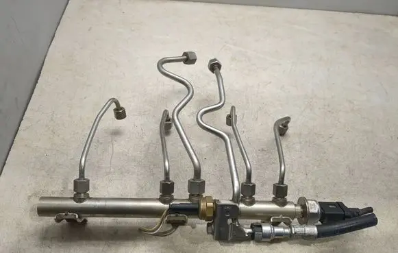 Fuel main line pipe