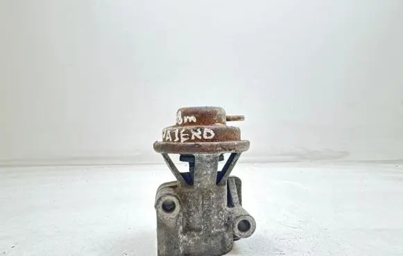 Mitsubishi Pajero EGR valve K5T55481