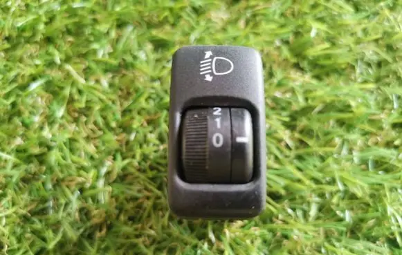Toyota Avensis Verso Headlight level height control switch