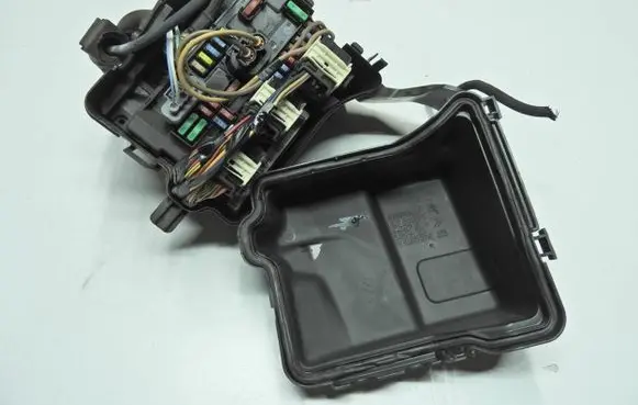 Citroen DS3 Fuse module 9667199680