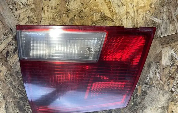 Tailgate rear/tail lights