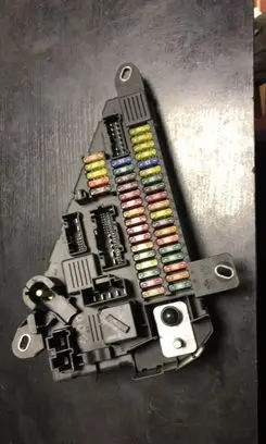 BMW 5 E60 E61 Fuse module 6906618