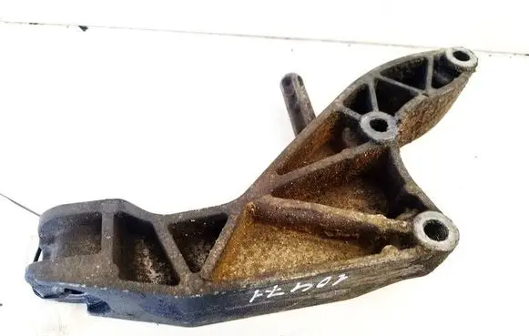 Opel Zafira B Engine mounting bracket 24459826