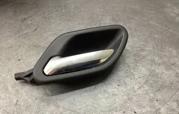 BMW 5 E39 Front door interior handle 8226049