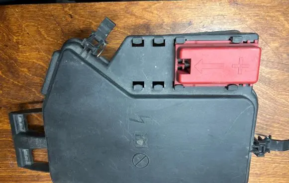 Mercedes-Benz Vito Viano W447 Fuse box cover A4475400082