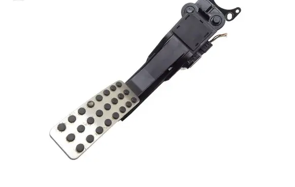 Mercedes-Benz ML W164 Accelerator throttle pedal A1643000104