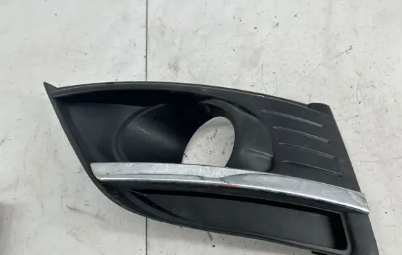 Citroen C4 I Picasso Front fog light trim/grill 9680404177