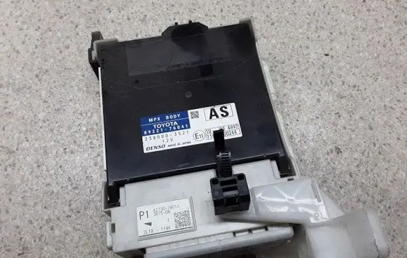 Lexus CT 200H Central body control module 8922176041