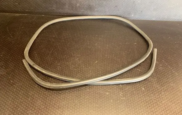 BMW 5 F10 F11 Engine compartment rubber 720652106