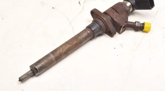 Volvo S40 Fuel injector 9657144580