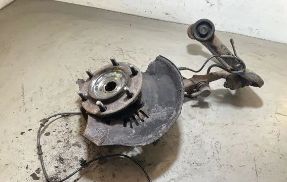 Toyota Hilux (AN10, AN20, AN30) Front wheel hub