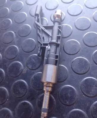 BMW 5 G30 G31 Fuel injector 0261500539 1709131913