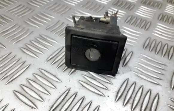 Renault Clio I Tailgate exterior lock 