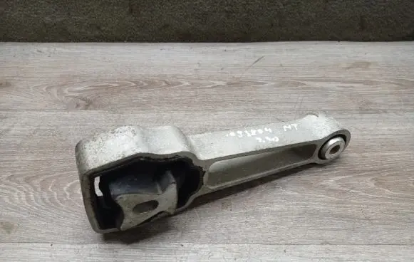 Volvo S80 Engine mount bracket 30680474