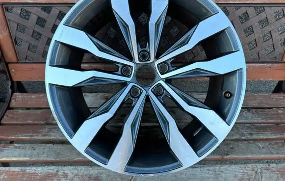 Volkswagen Polo VI R19 alloy rim 