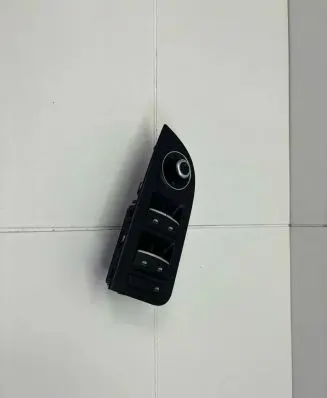 KIA Rio Electric window control switch 93570-H8100