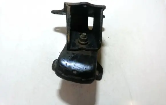 KIA Sorento Engine mount bracket