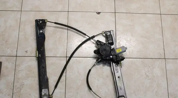 Ford Grand C-MAX Front door window regulator with motor 