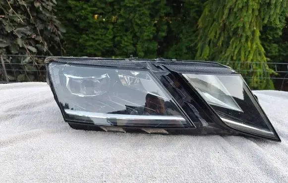 Skoda Octavia Mk3 (5E) Headlight/headlamp 5E1941016F 030110423206 LE15A6369