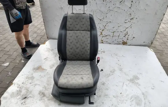 Volkswagen Caddy Front passenger seat 