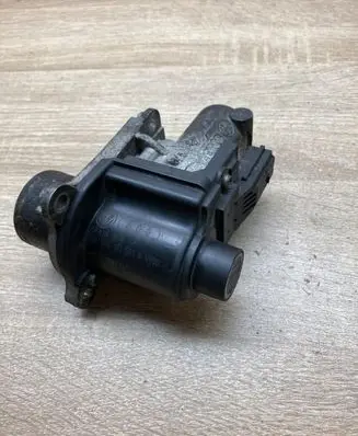 Volkswagen Golf V EGR valve 03G131501N 03G131502