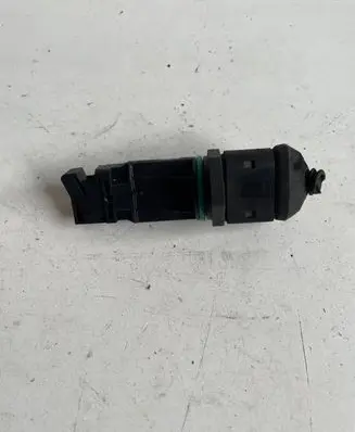Volkswagen Golf IV Mass air flow meter F00C2G2055