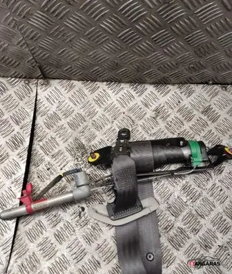 Volvo V70 Front seatbelt 
