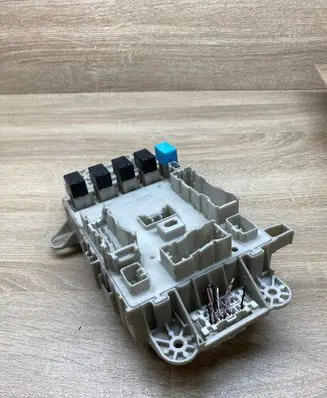 Toyota Corolla E120 E130 Fuse module 9098702020 1567001930