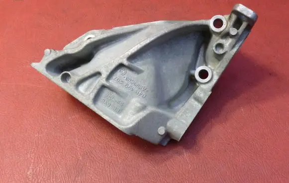 Volkswagen Polo V 6R Engine mounting bracket 04B199207