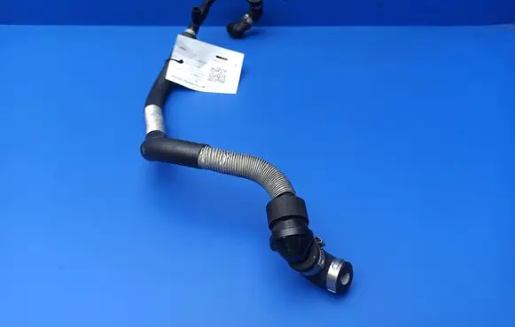 Audi A4 S4 B6 8E 8H Vacuum line/pipe/hose 8E0611813