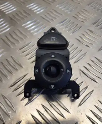 Hyundai Santa Fe Wing mirror switch