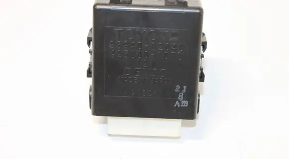 Toyota Auris 150 Window wiper relay 8594002040