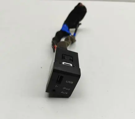 Hyundai Santa Fe AUX in-socket connector 961202B600 961200W500