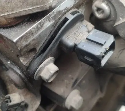 Ford Mondeo MK II Camshaft position sensor 12k073a1e