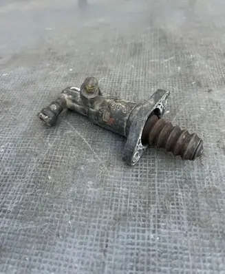 Volkswagen PASSAT B6 Clutch slave cylinder 1K0721261L
