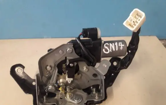 Lexus RX 450H Tailgate/trunk/boot lock/catch/latch 1638000770