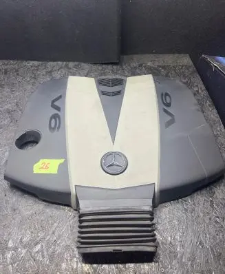 Mercedes-Benz E AMG W212 Engine cover (trim) A6420105867 4011353U