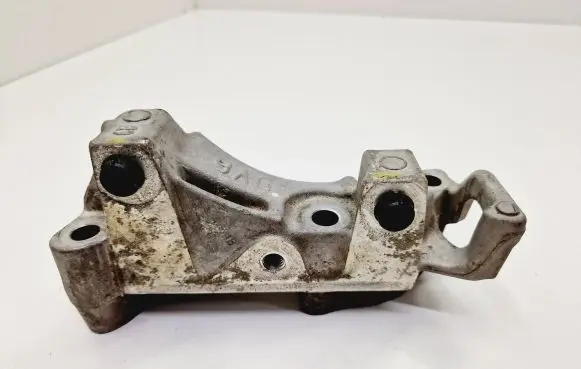 Citroen C4 II Engine mounting bracket 9688615780