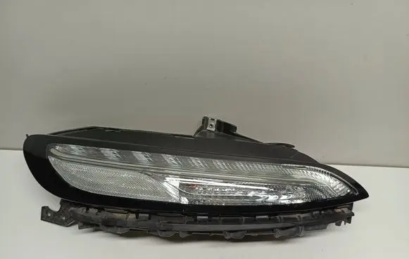 Jeep Cherokee Headlight/headlamp 157104AO