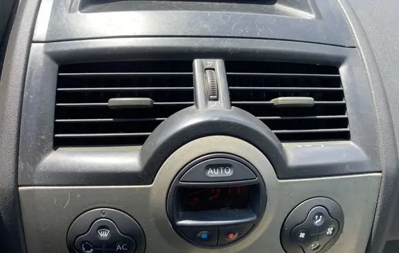 Renault Megane II Rear air vent grill