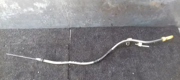 Toyota Hilux (AN120, AN130) Oil level dip stick 