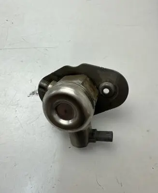 BMW 2 F22 F23 Fuel injection high pressure pump 8604229 7584461