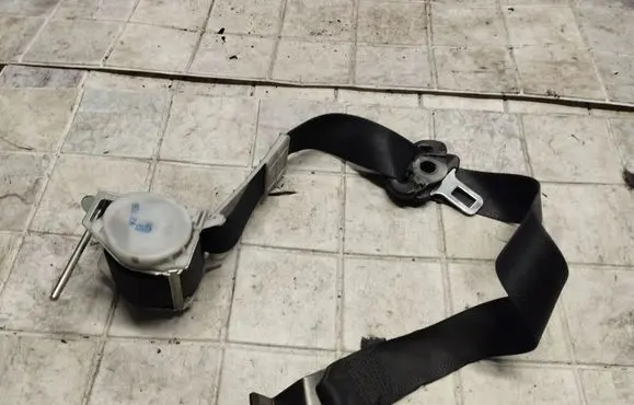 Opel Zafira A Front seatbelt 040675