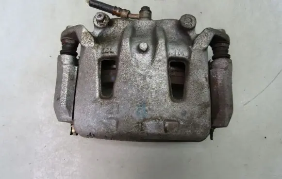 Nissan Leaf II (ZE1) Front brake caliper
