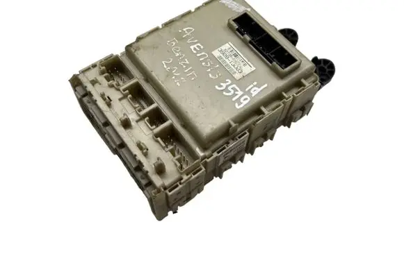 Toyota Avensis T270 Fuse box set 390913D03 005213C15
