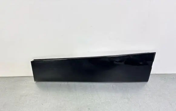 Land Rover Defender Other rear door trim element L8B2255A80AA