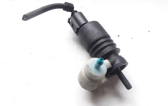 Volkswagen Golf IV Windscreen/windshield washer pump