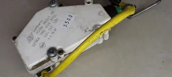 Fuel tank cap lock