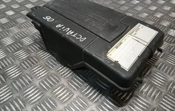 Skoda Octavia Mk2 (1Z) Battery box tray cover/lid 1K0915443A
